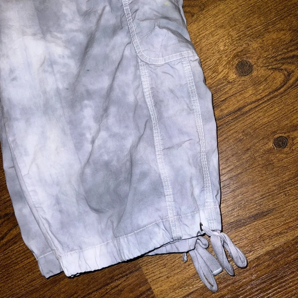 LAST CALL Laura Scott Gray Marbled Retro Lightweight Cargo Capri Pants Size 14 - Picture 6 of 12